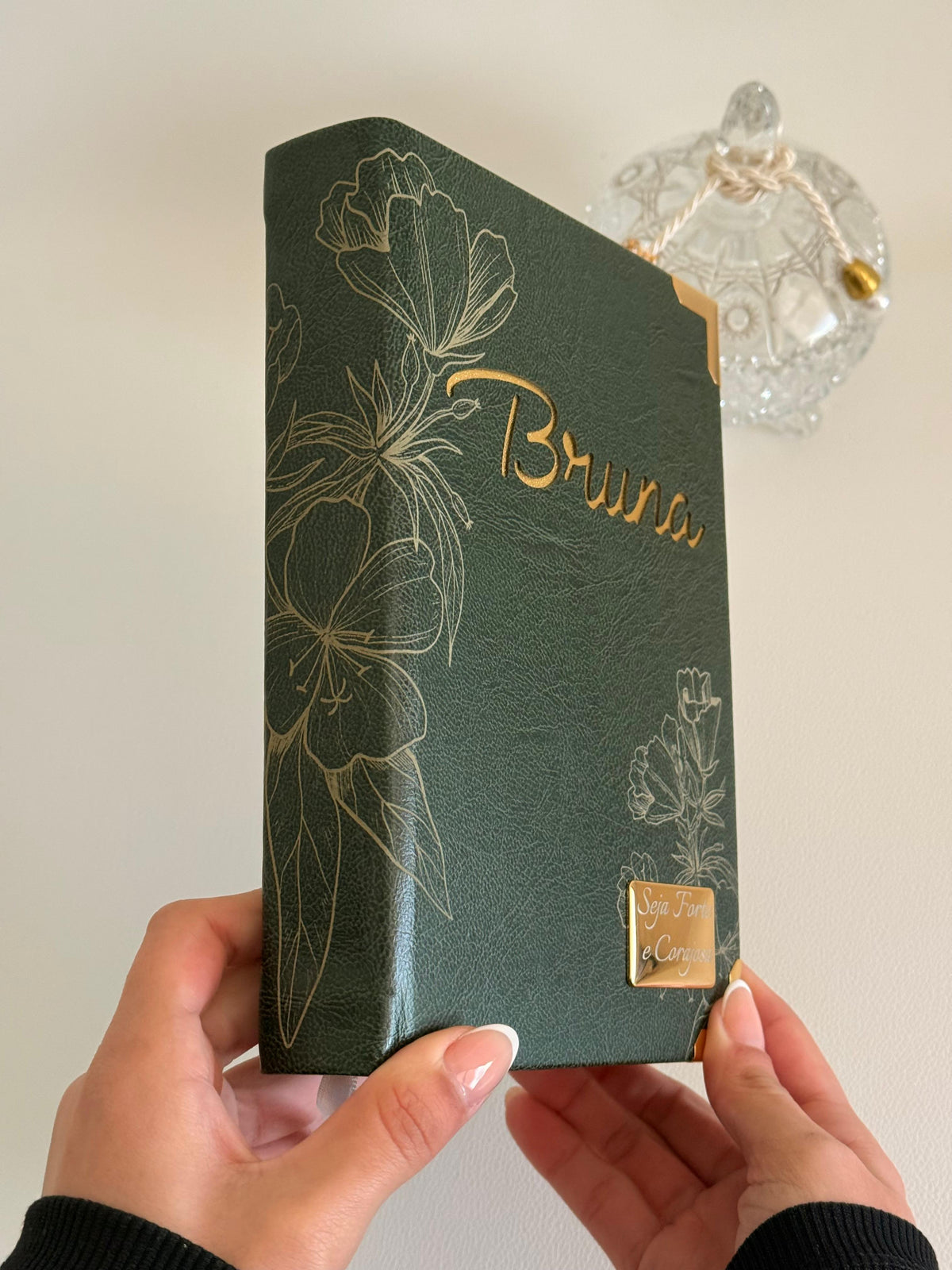 PRONTA ENTREGA - Bíblia Courino Oliva Floral BRUNA + Placa média + Cartela de índices