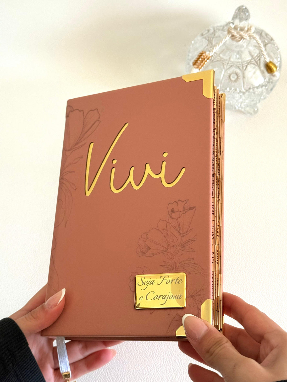 PRONTA ENTREGA - Bíblia Courino Rose Floral VIVI + Placa média + Cartela de Índices