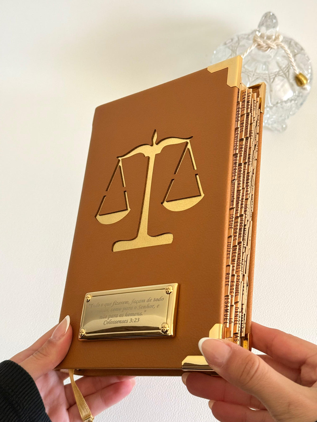 PRONTA ENTREGA - Bíblia Courino Caramelo Advocacia + Placa Grande + Cartela de índices