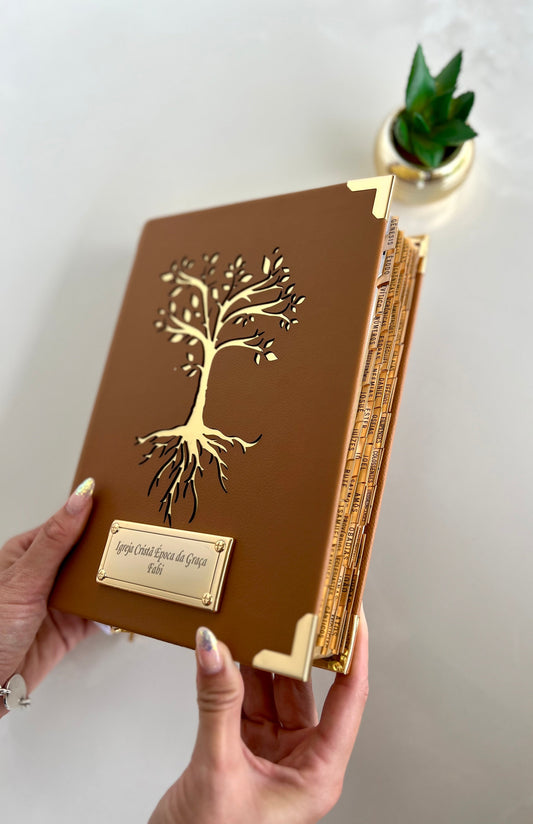 Combo Bíblia Courino Caramelo Árvore da Vida + Cartela de Índices + Placa Grande