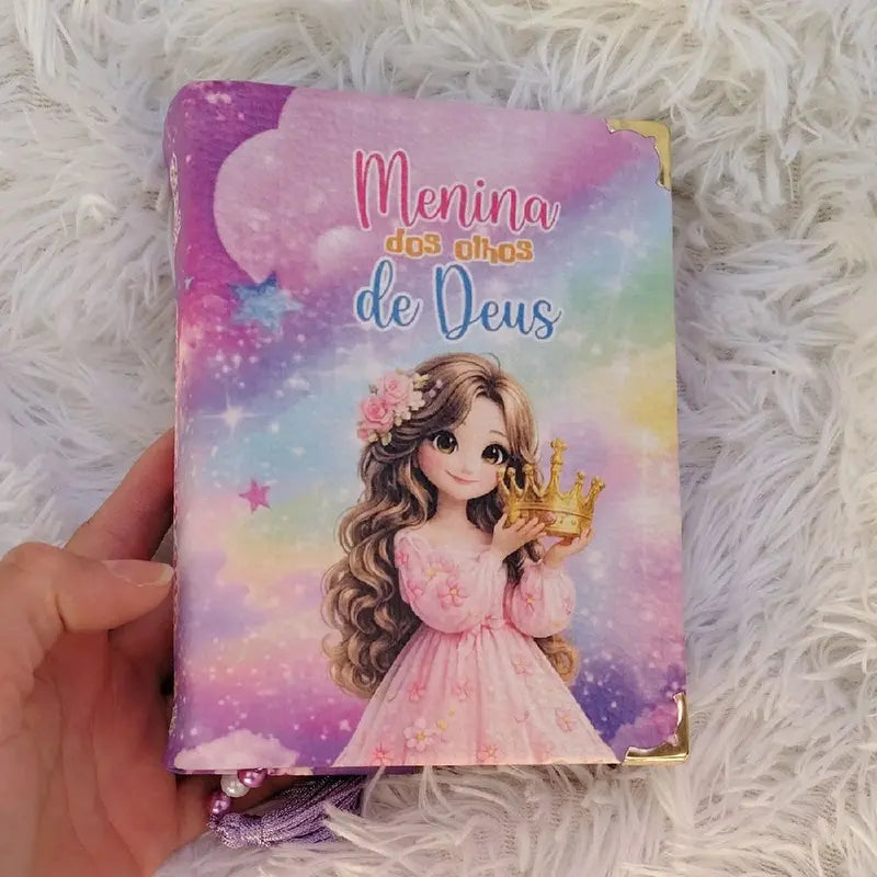 Bíblia Infantil Menina dos Olhos de Deus com Marca Páginas Exclusiva Grátis Letras médias e Contato Inspirador para Crianças Palavras de Deus em azul e Jesus em Vermelho Evangélica