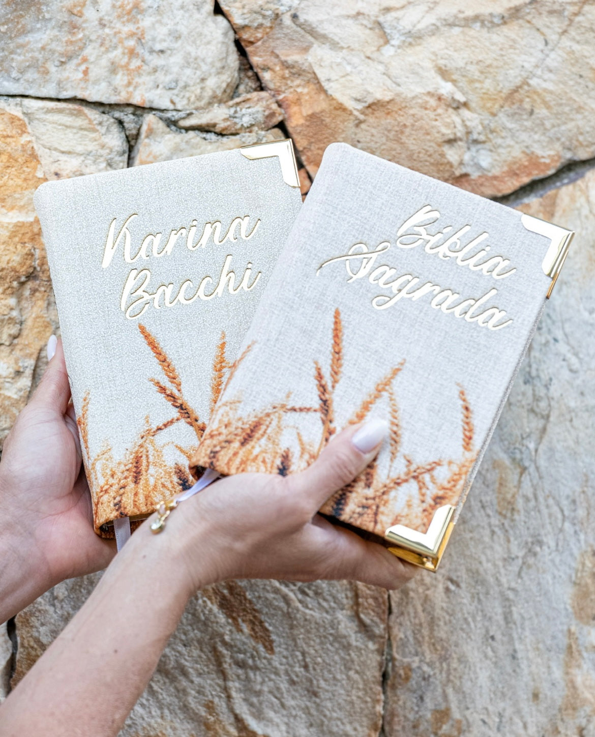 Bíblia by Karina Bacchi - Linho Trigo + Forte