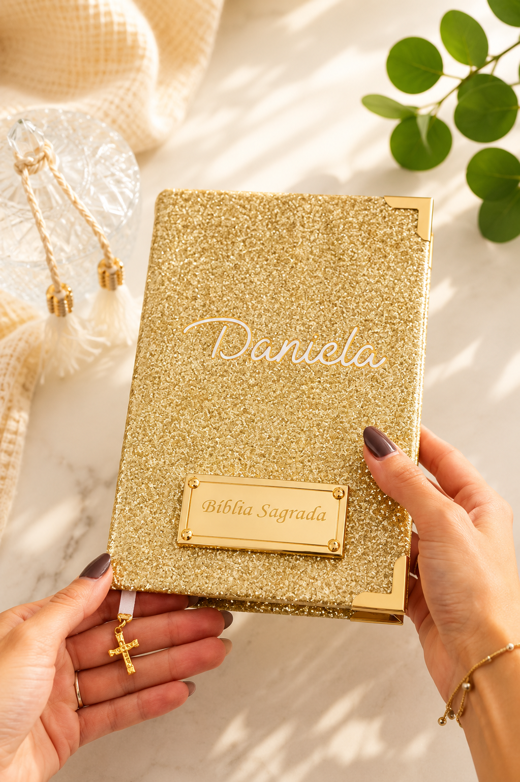 Combo Bíblia Glitter Dourado com Nome + Placa Grande + Cartela de Índices