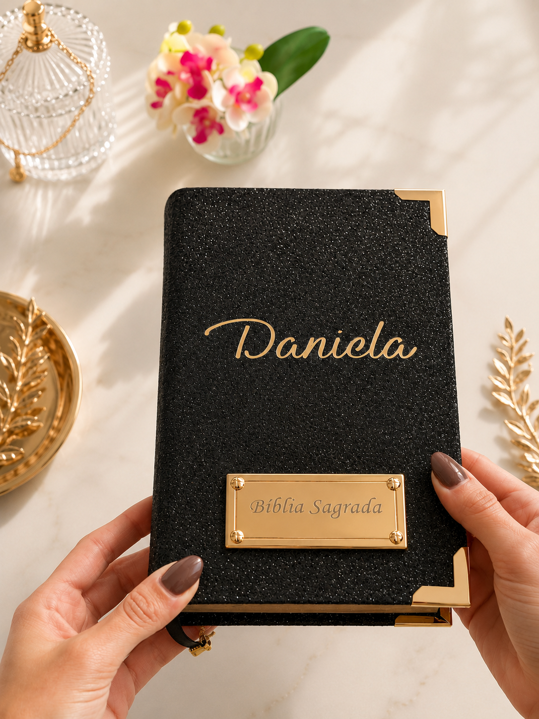 Combo Bíblia Glitter Preto com Nome + Placa Grande + Cartela de Índices