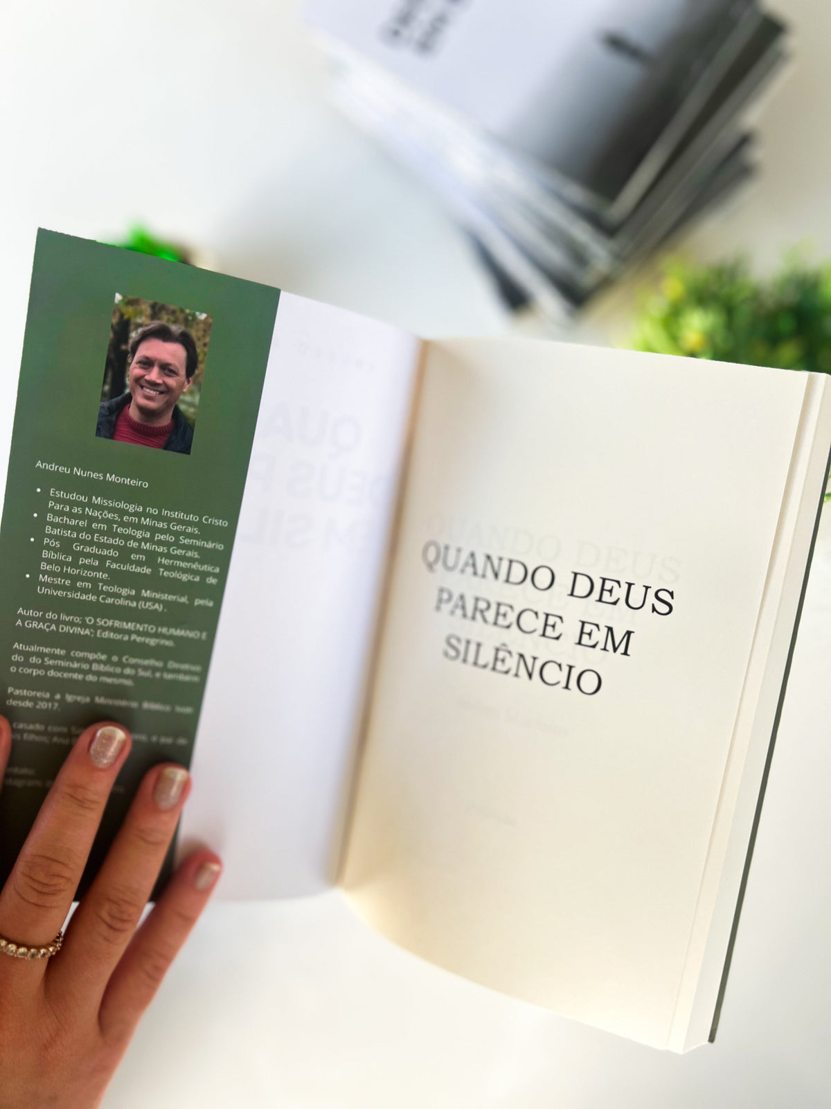 Livro Quando Deus parece em silêncio