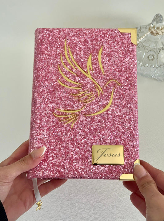 PRONTA ENTREGA - Bíblia Glitter Rosa Pombinha + Cartela de índices + Placa média