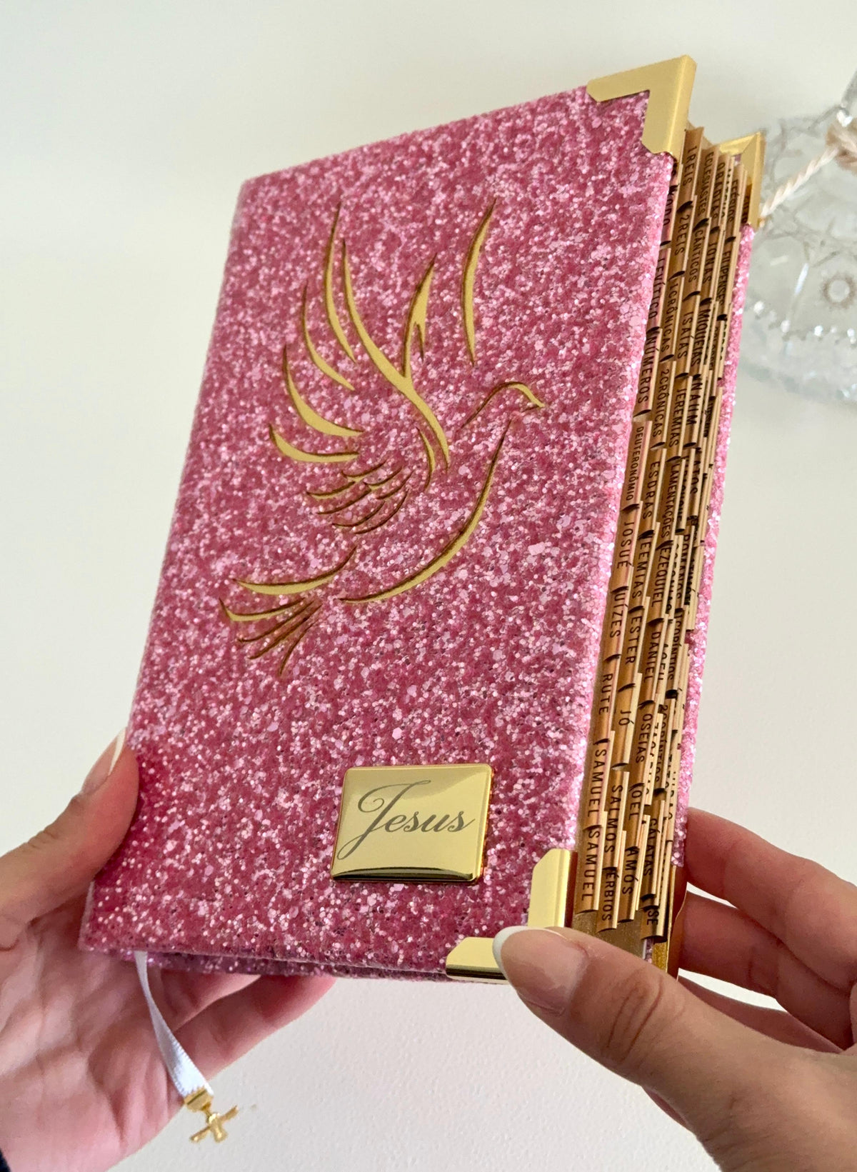 PRONTA ENTREGA - Bíblia Glitter Rosa Pombinha + Cartela de índices + Placa média