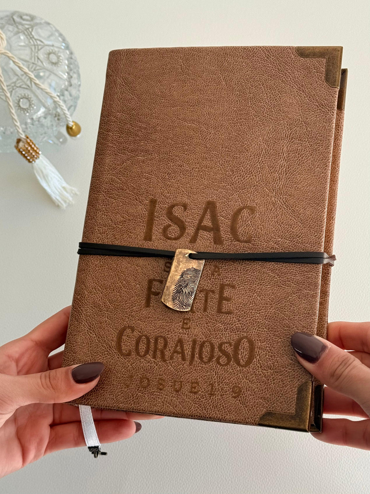 Bíblia Courino Marrom Envelhecido Josué 1:9 com Nome