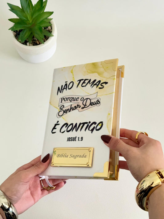 PRONTA ENTREGA - Bíblia Cetim Josué 1:9 (Média NVI) + Placa Grande