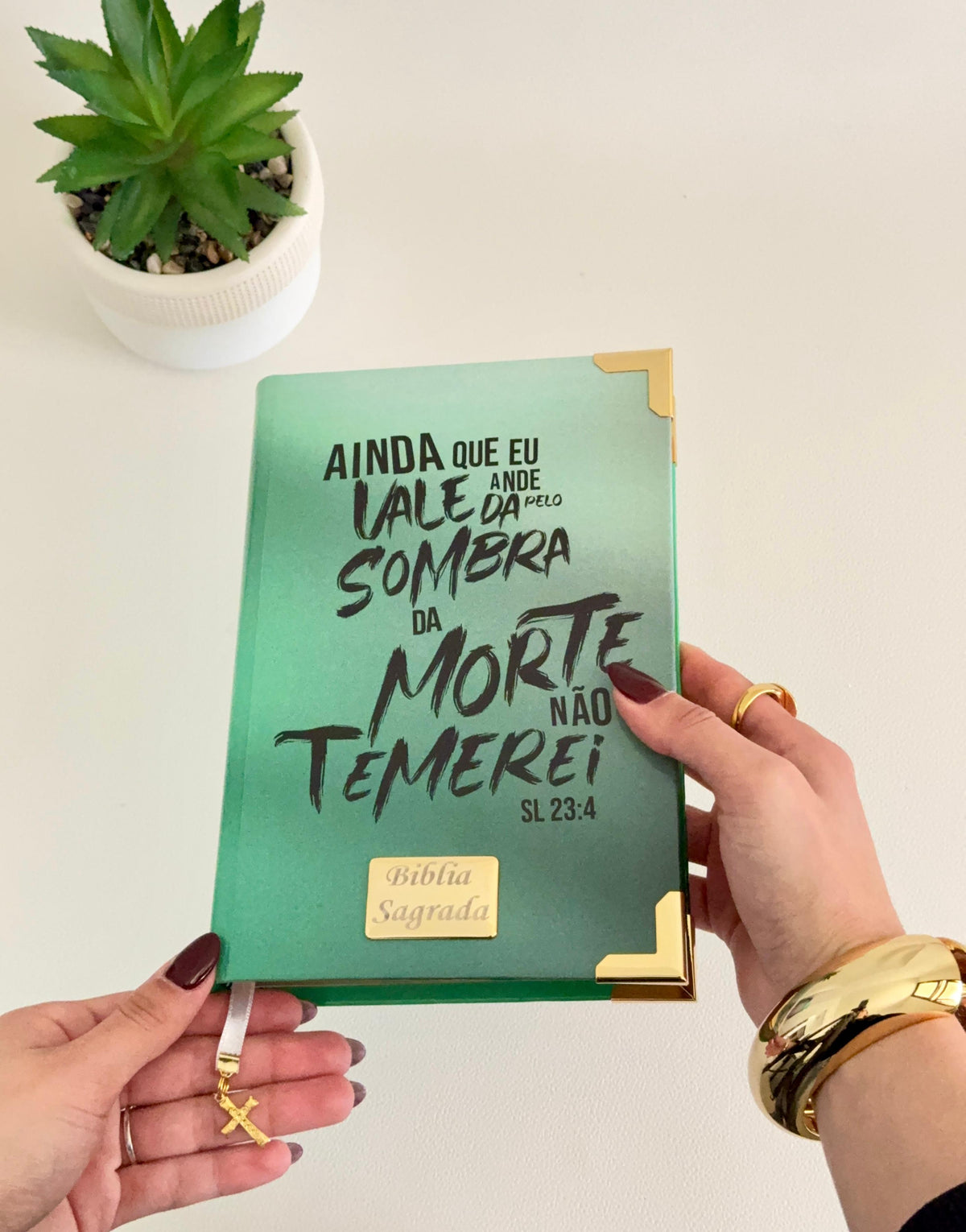 PRONTA ENTREGA - Bíblia papel premium c/prolam Salmos 23:4 + Placa Média