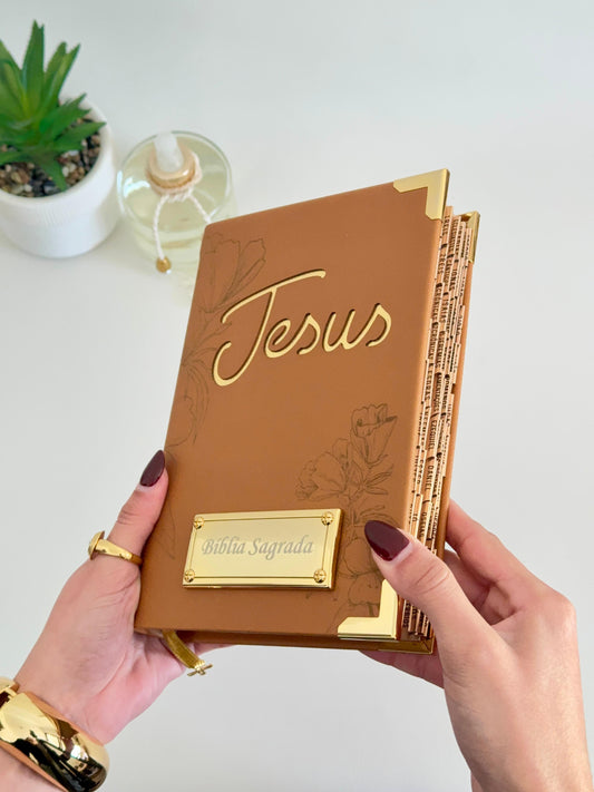 PRONTA ENTREGA - Bíblia courino caramelo floral JESUS